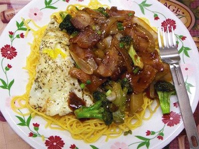 Bữa sáng nhanh gọn: Mì trứng xào ba rọi 